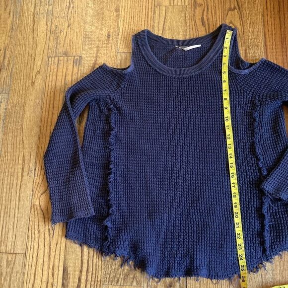 Free People Cold Shoulder Waffle Knit Boho Fringe Long Sleeve Top Size Small - Picture 13 of 13